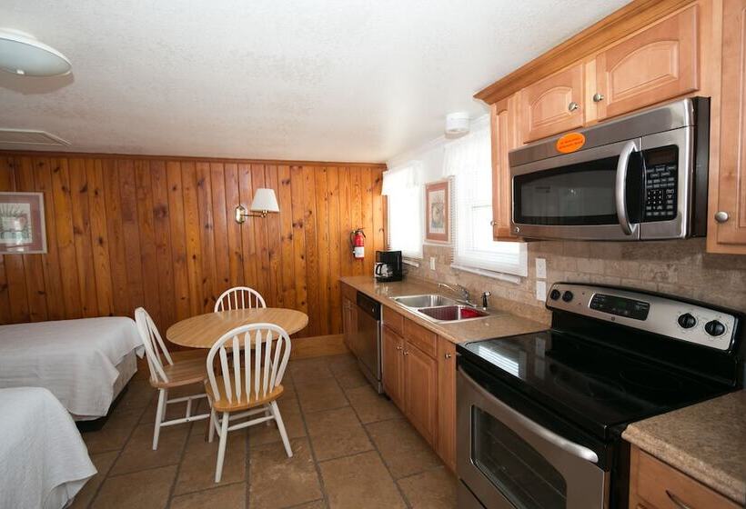 Студио Базик, Outer Banks Motel