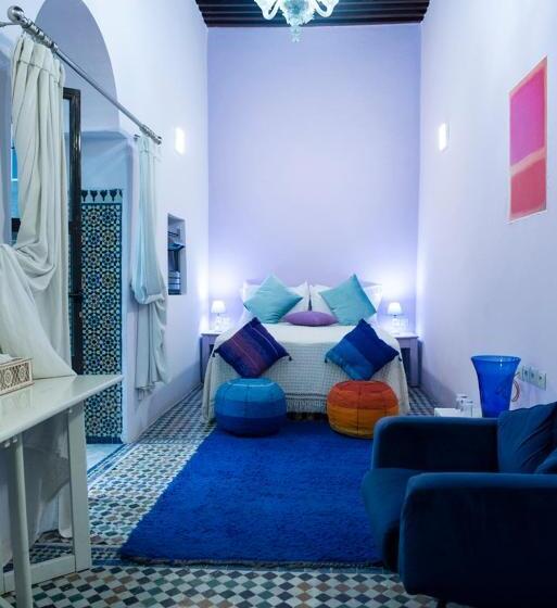 اتاق لوکس, Dar Anne