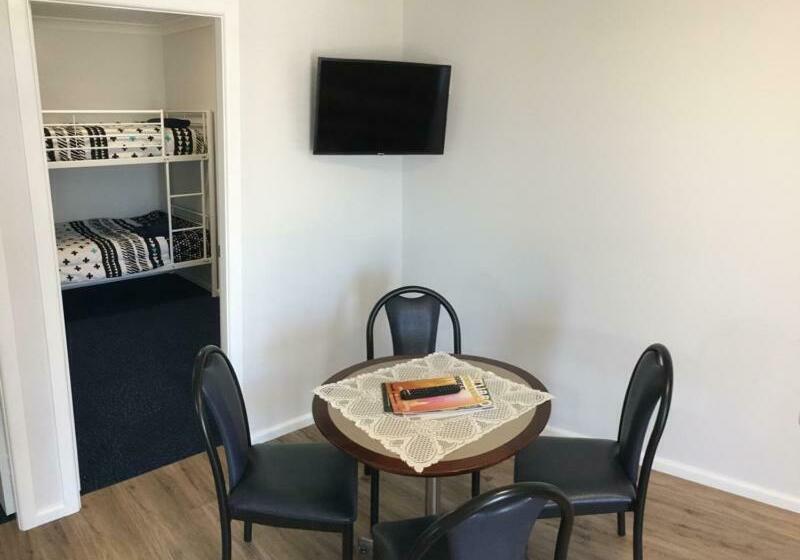 Family Suite, Terminus