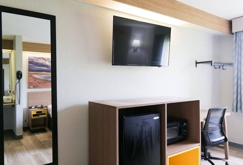 اتاق استاندارد با 2 تخت دوبل, Days Inn By Wyndham Flint/bishop International Airport