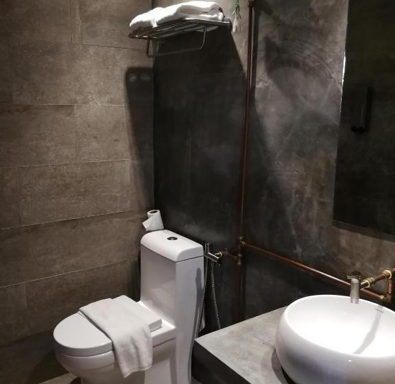 اتاق لوکس, The Rise Room