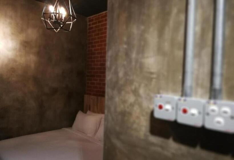 اتاق لوکس, The Rise Room
