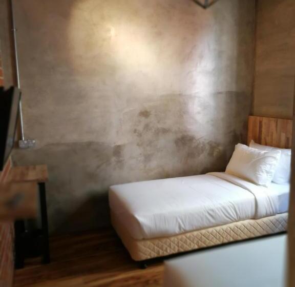 エコノミールーム, The Rise Room