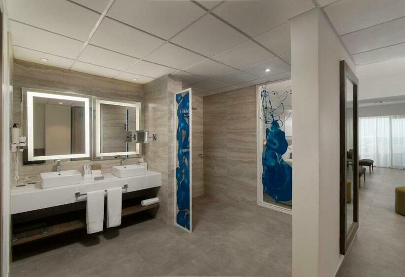 سوئیت با تخت بزرگ, Serenade Punta Cana Beach & Spa Resort