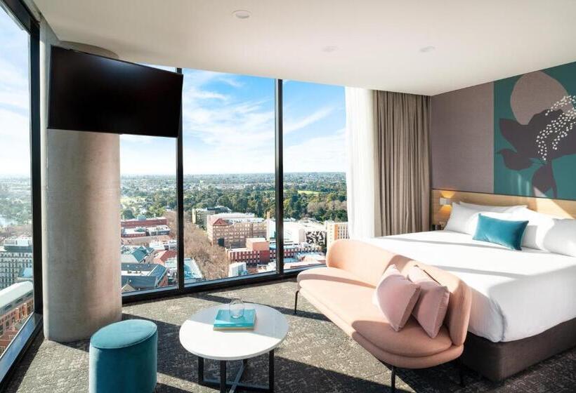 주니어 스위트, Crowne Plaza Adelaide, An Ihg