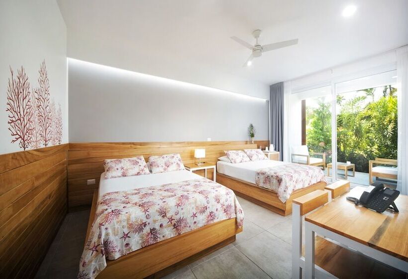 اتاق لوکس با چشم‌انداز استخر, Naboo Resort & Dive Center  Adults Only