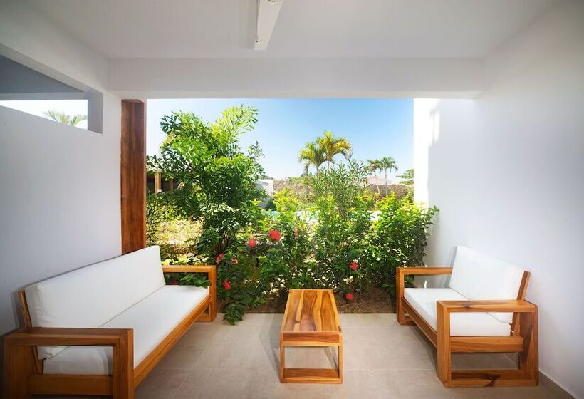 اتاق لوکس با چشم‌انداز استخر, Naboo Resort & Dive Center  Adults Only
