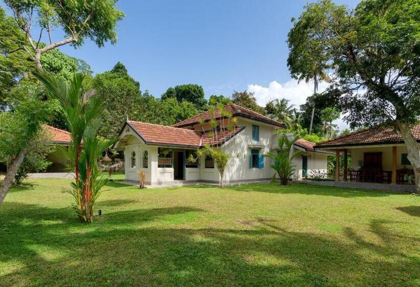 Люкс Вид на Бассейн, Stuthi Villa