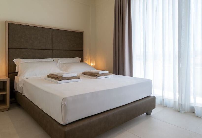 家庭间, Palace Lido Hotel & Suites
