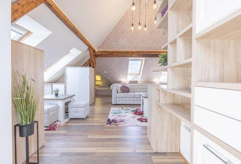 غرفة عائلية, Casa Perla