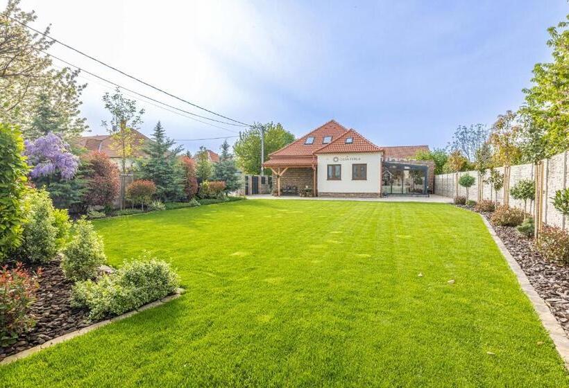 غرفة عائلية, Casa Perla