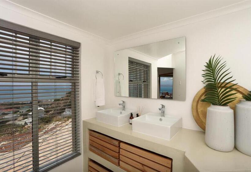 Deluxe Suite King Bed, The Lookout Guest House