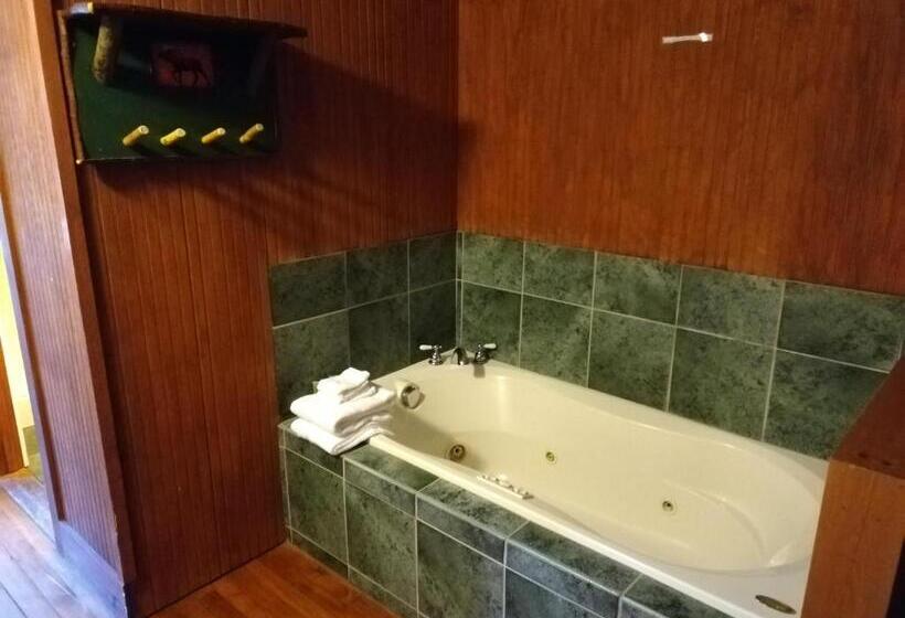 Номер Deluxe, The Woods Inn