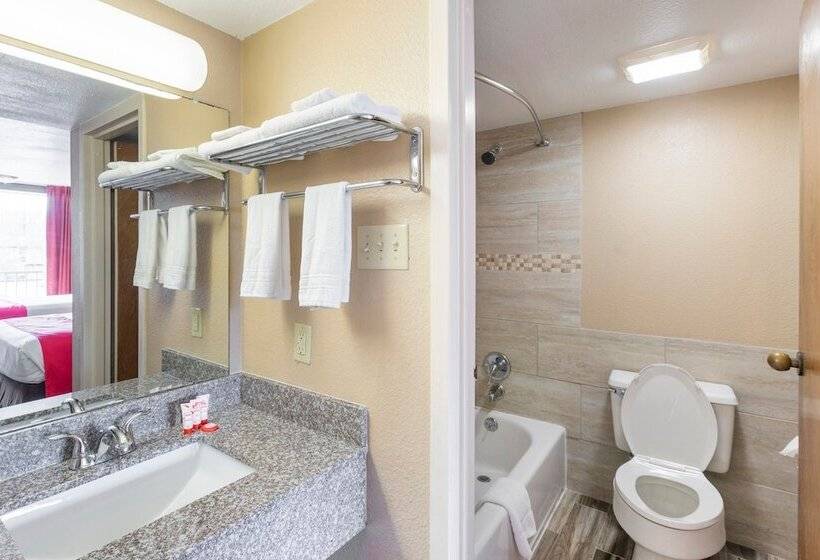 스탠다드 룸 더블 침대 2개, OYO Hotel Port Allen LA I-10 West