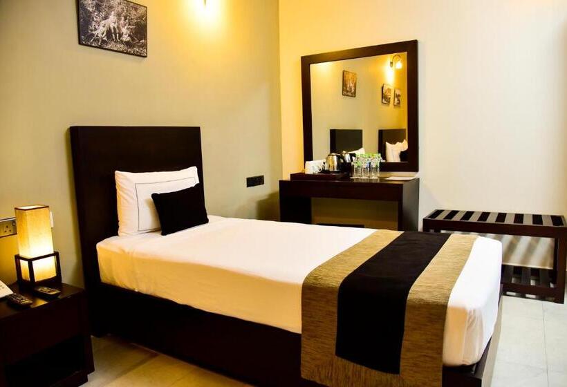 Deluxe Kolmen Hengen Huone, Pine Hill Residence