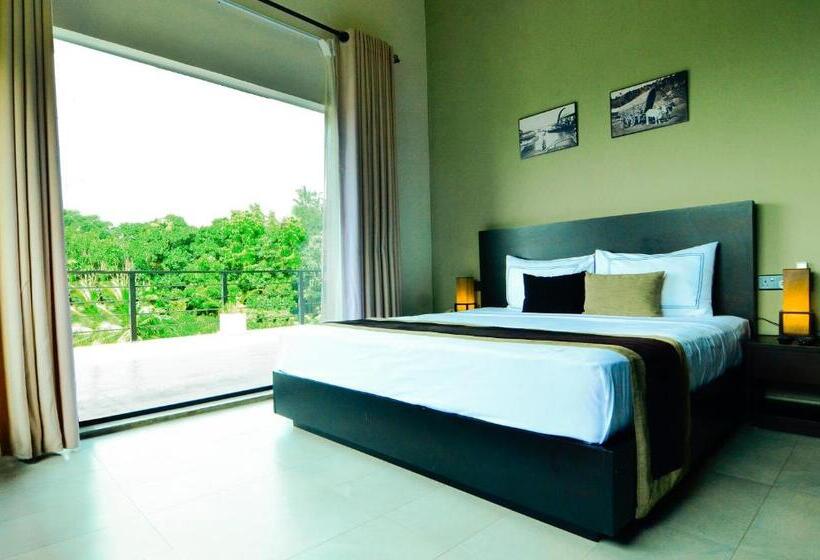 Standard Triple Room with Terrace, Pine Hill Residence