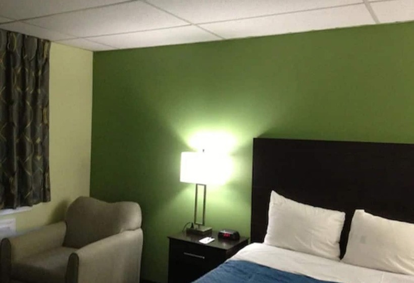 Люкс, Travelodge By Wyndham Cleveland Lakewood