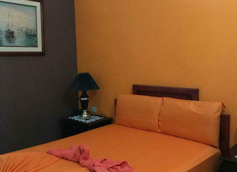 اتاق لوکس, Hostal Puerto Azul