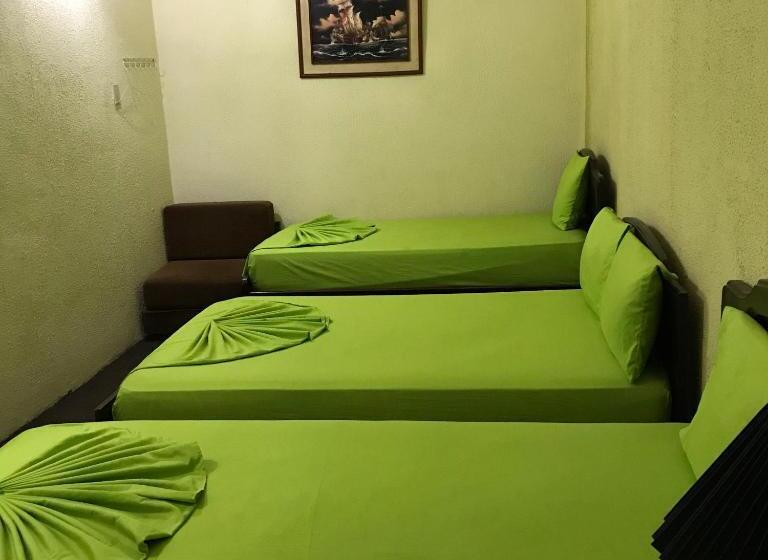 Номер Стандарт Трехместный, Hostal Puerto Azul