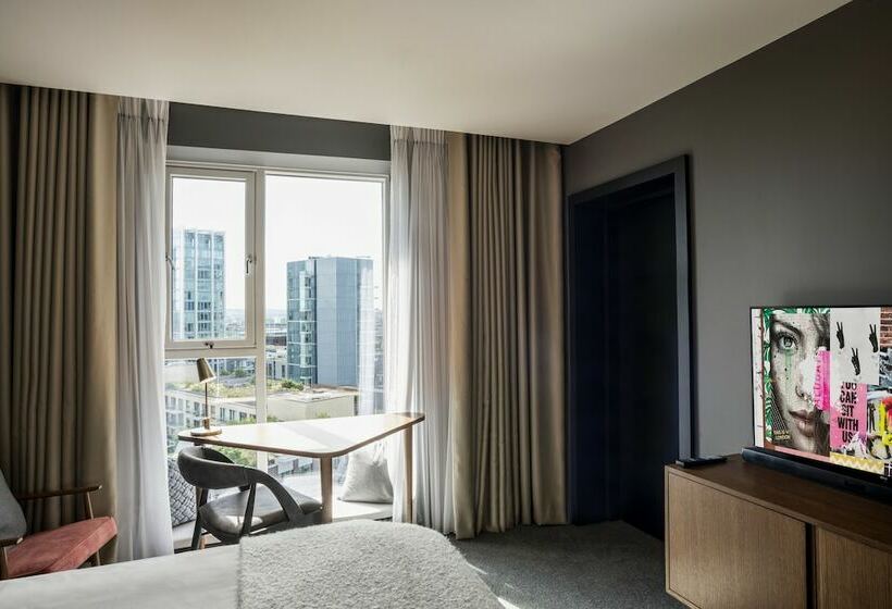 Студия Superior, The Gate London City