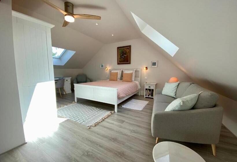 带阳台套房, Sans Souci Bed And Breakfast Luxe Heated Pool And Restaurant