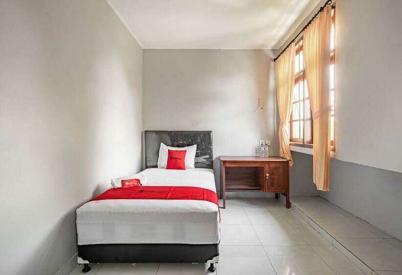 Семейный Номер, Reddoorz Syariah Near Puri Agung Denpasar
