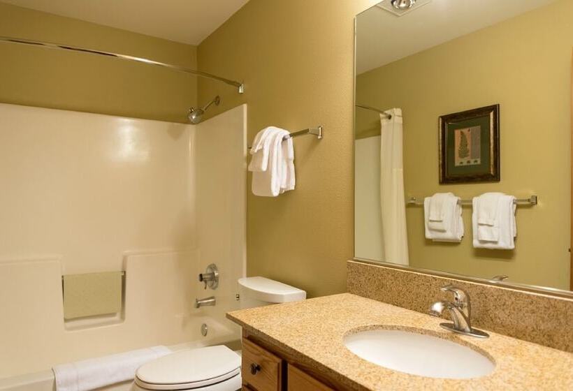Люкс, Whispering Woods Resort