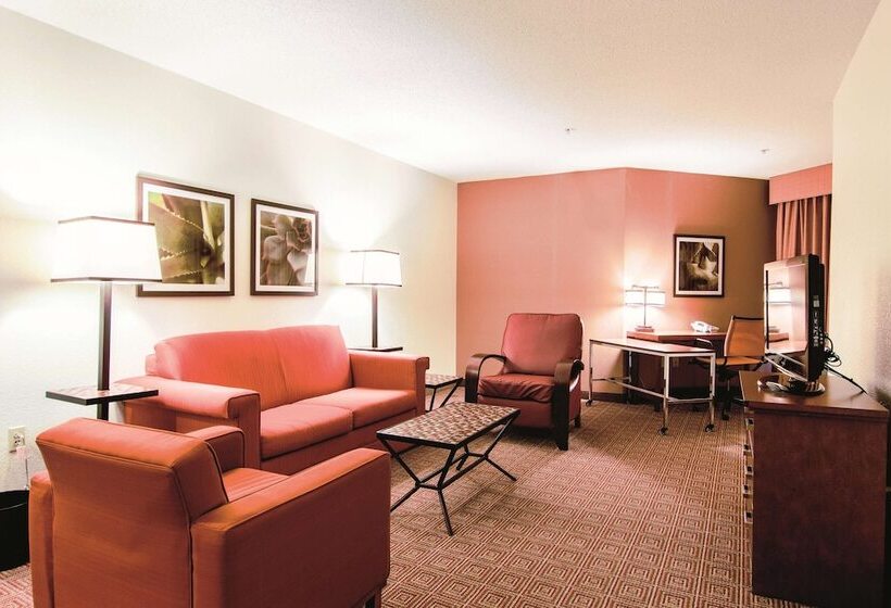Deluxe Suite, La Quinta By Wyndham Bannockburn Deerfield