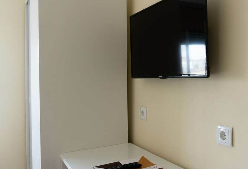 اتاق استاندارد سه نفره, Residencial Do Areeiro