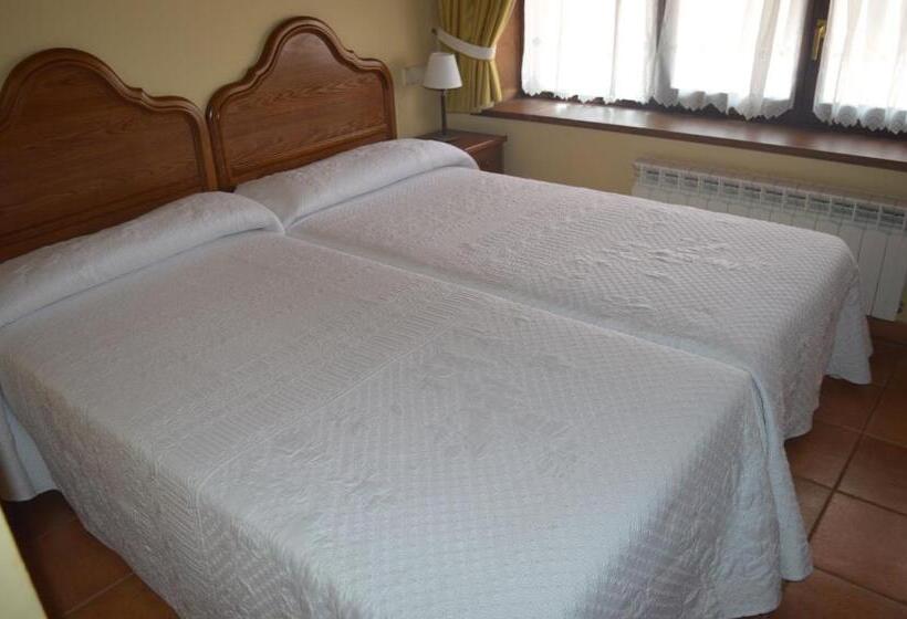 Номер Стандарт, Hostal Revinuesa