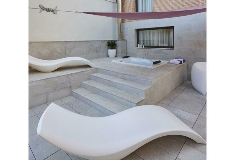 سوئیت جونیور با تراس, Maciá Granada Five Senses Rooms & Suites