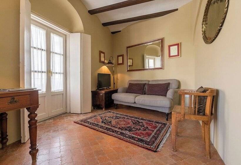 Juniorsviitti, La Casa Del Califa