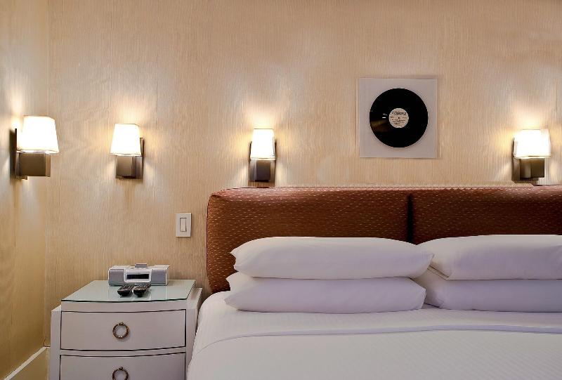 Номер Стандарт, Boka Earls Court