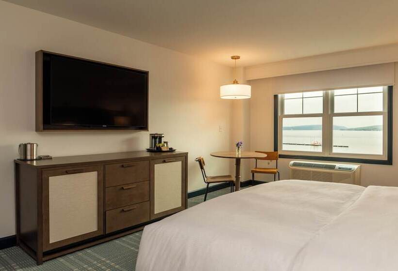 Студия Стандарт Двуспальная Кровать, Canandaigua, Tapestry Collection By Hilton