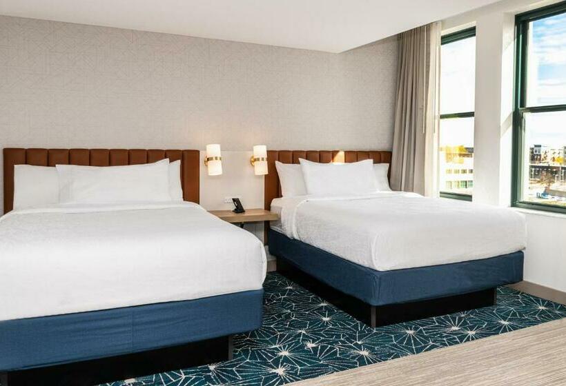 Номер Стандарт Адаптированный для Инвалидов, Hilton Garden Inn Flint Downtown