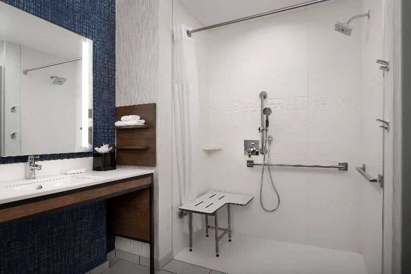 חדר סטנדרט עם מיטת קינג, Hilton Garden Inn San Jose Airport