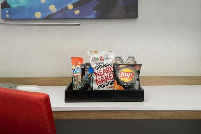 חדר סטנדרט עם מיטת קינג, Hilton Garden Inn San Jose Airport