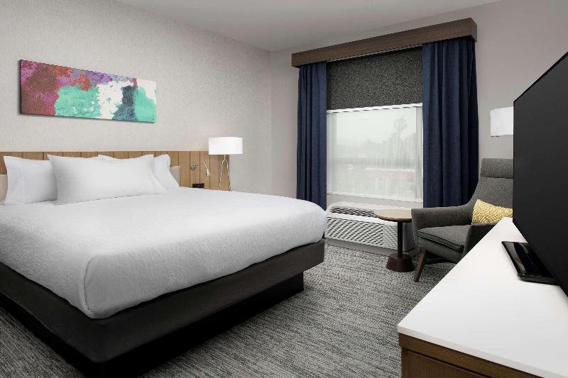 מיטת קינג בסוויטה, Hilton Garden Inn San Jose Airport