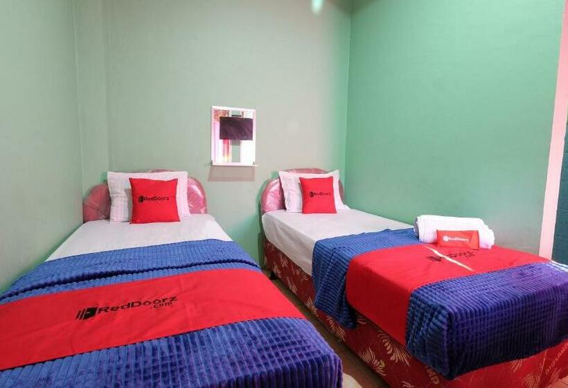 Номер Стандарт, Reddoorz Near Mangrove Forest Kupang