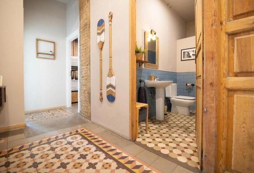 غرفة قياسية رباعية حمام مشترك, Birdhouse
