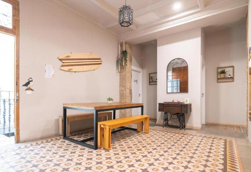 غرفة قياسية رباعية حمام مشترك, Birdhouse