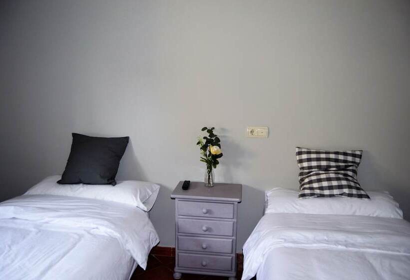 חדר סטנדרט, The Hostel