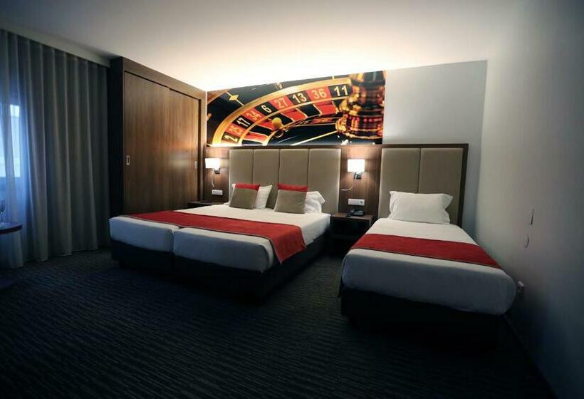 Номер Стандарт Трехместный, The One Grand Hotel da Póvoa