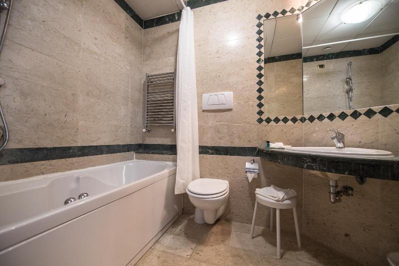 اتاق استاندارد سه نفره, Quality Hotel Nova Domus