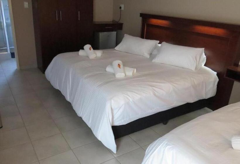 이그제큐티브 트리플, Villa Strada Guesthouse