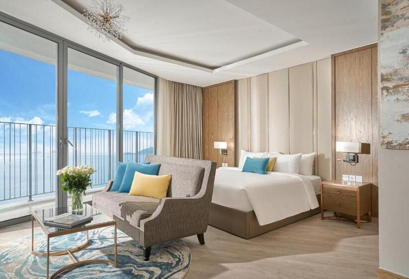 اتاق اجرایی با چشم‌انداز دریا, The Empyrean Nha Trang