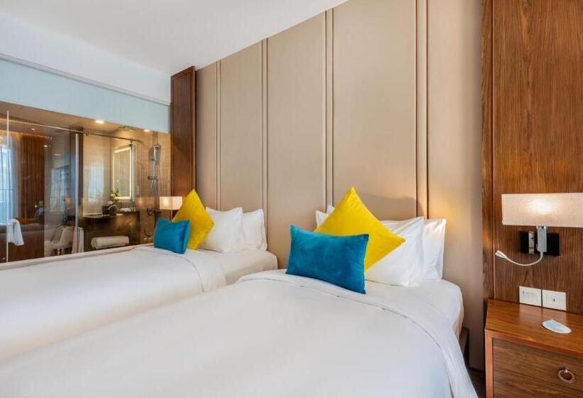 اتاق لوکس با چشم‌انداز دریا, The Empyrean Nha Trang