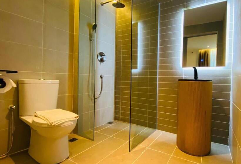 Люкс, Regatta Stay Kozi Square Kuching
