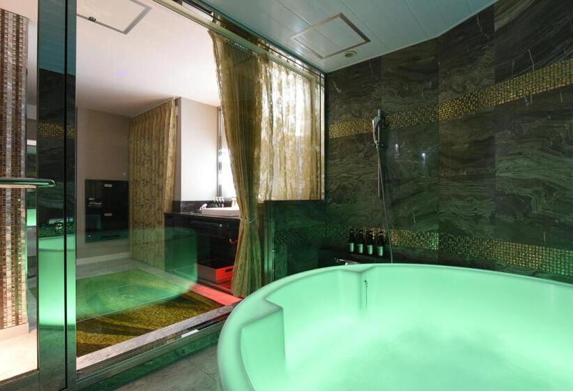 Люкс Кровать Кинг, W Party W Group Hotels And Resorts