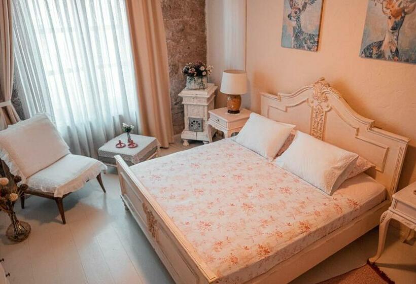 Номер Deluxe, Hoşça Kal Alaçatı